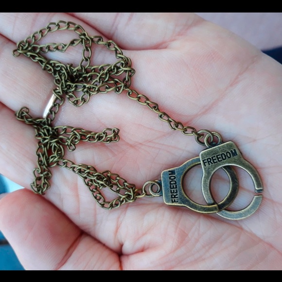 🆕 Freedom Handcuff Steam Punk Necklace - Picture 11 of 12